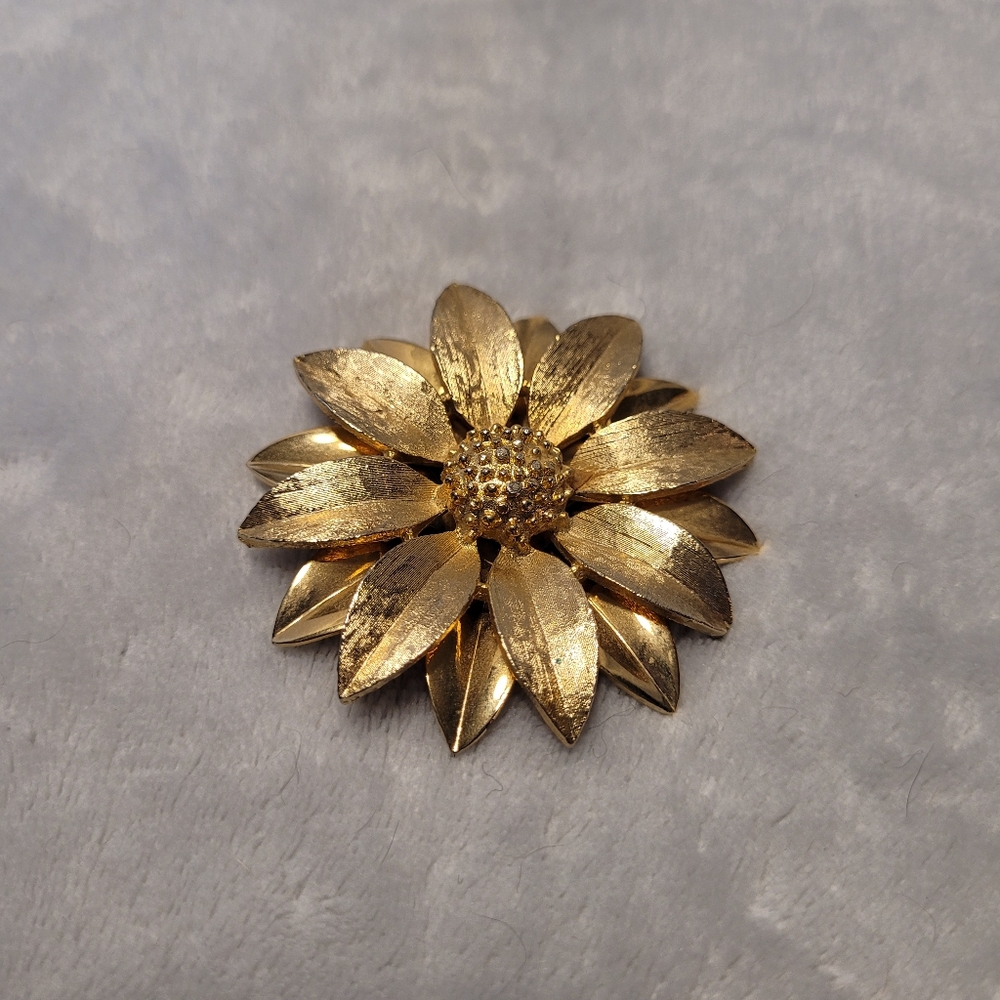 Sarah Coventry Gold Flower Brooch